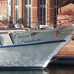 Boat & Breakfast Caicco Freedom Botel Venice